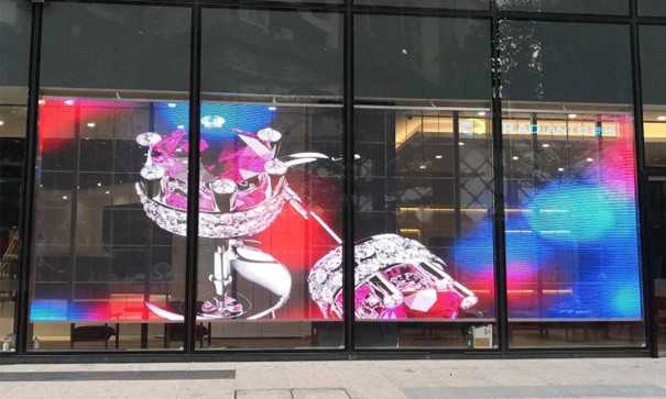 Przezroczysty ekran informacyjny