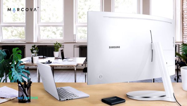 Blog miniatura Monitors are windows that connect people and technology.